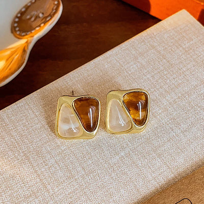 Queen- Brown Resin Square Earrings