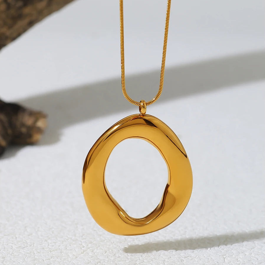 Outback- Elegant Pendant Necklace