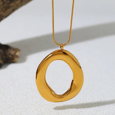 Outback- Elegant Pendant Necklace